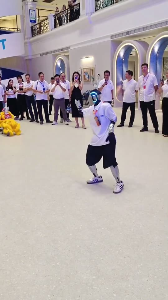 Showcase de danse — robot humanoïde Unitree G1
