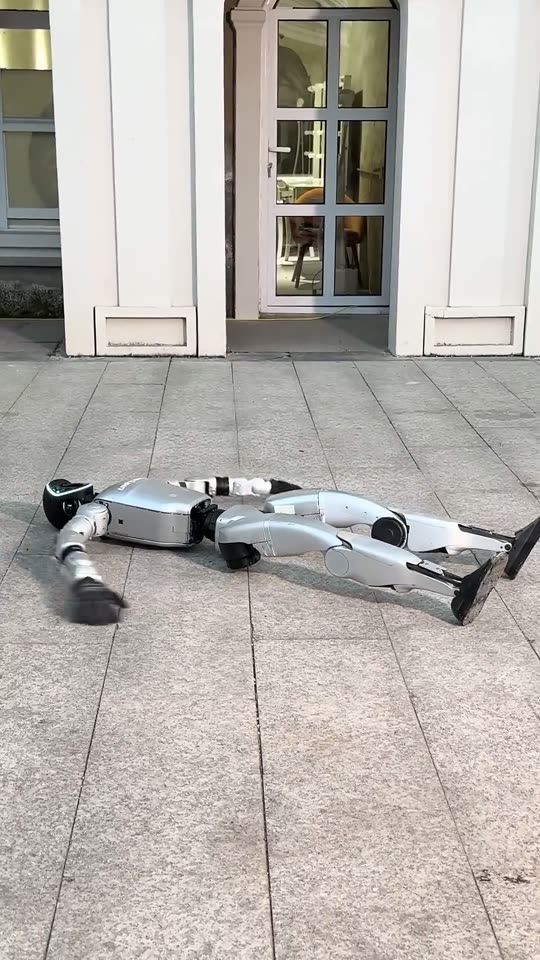 Kip-up en extérieur — robot humanoïde Unitree G1