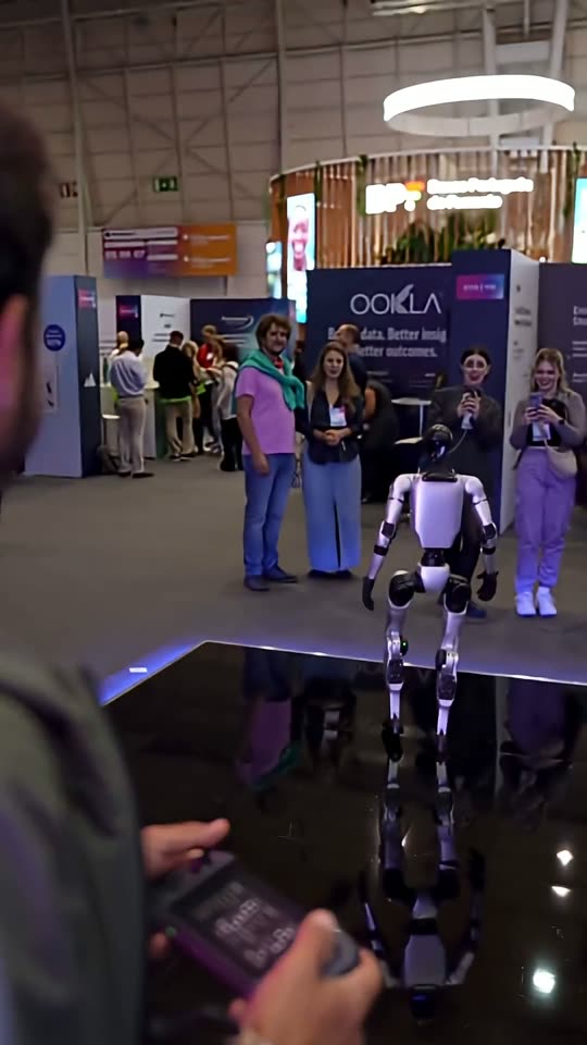 Hands-on au Web Summit — robot humanoïde Unitree G1