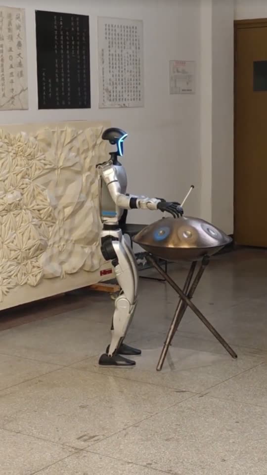 Handpan à l’université Tongji — robot humanoïde Unitree G1